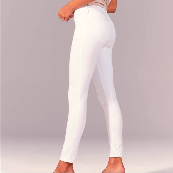 Abercrombie & Fitch Denim - Abercrombie & Fitch White Mid-Rise Jean Legging-26W/ 2 Long. Excellent Condition